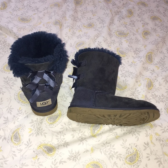 blue uggs with bows on the back